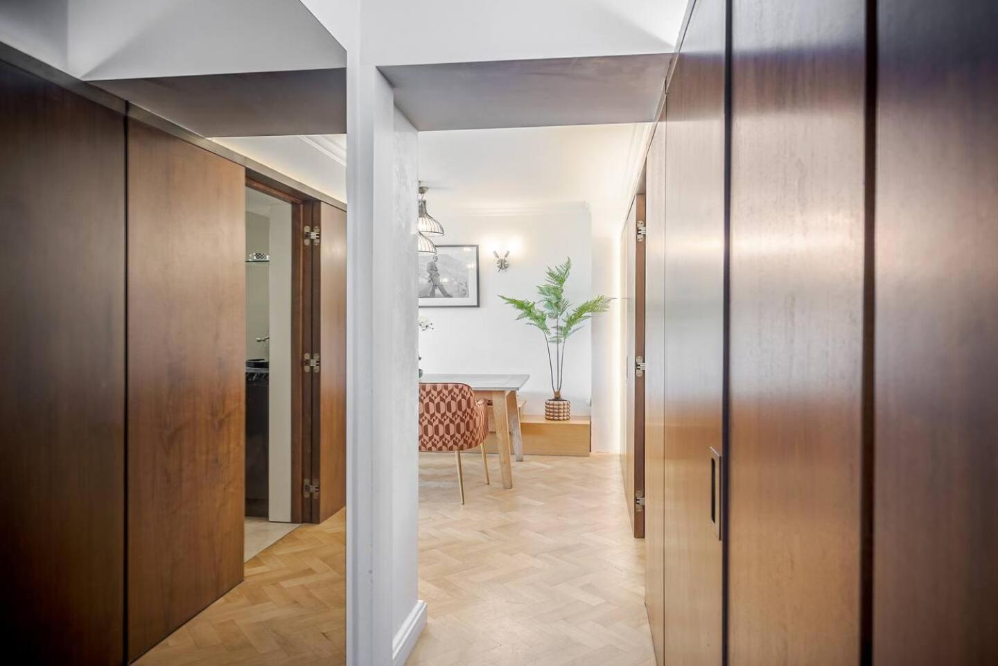 Modern Knightsbridge Apartment With Balcony Overlooking Harrods Prime Location Лондон Экстерьер фото