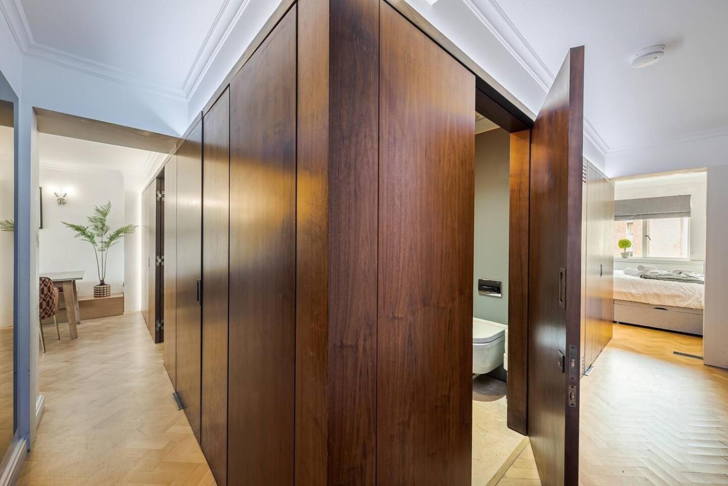 Modern Knightsbridge Apartment With Balcony Overlooking Harrods Prime Location Лондон Экстерьер фото