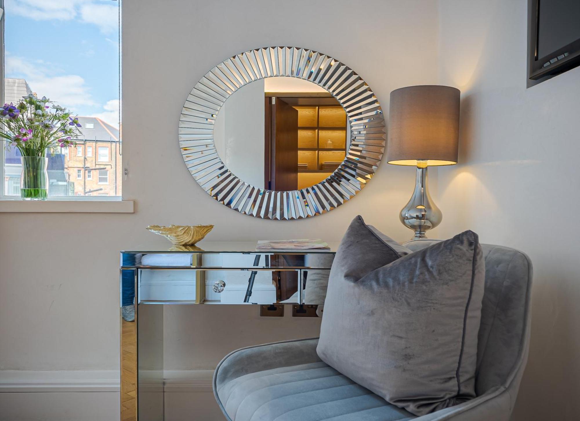 Modern Knightsbridge Apartment With Balcony Overlooking Harrods Prime Location Лондон Экстерьер фото