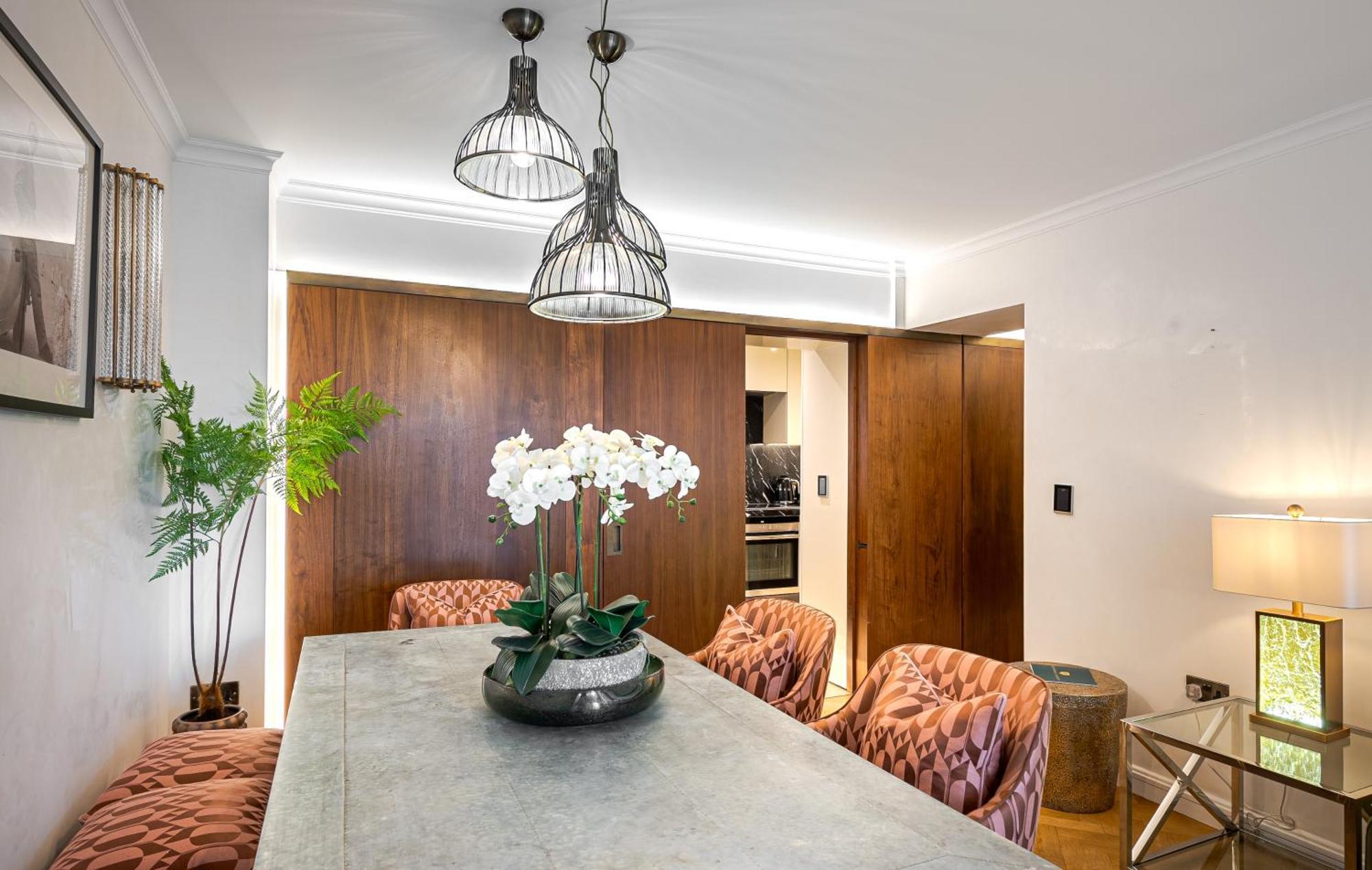 Modern Knightsbridge Apartment With Balcony Overlooking Harrods Prime Location Лондон Экстерьер фото