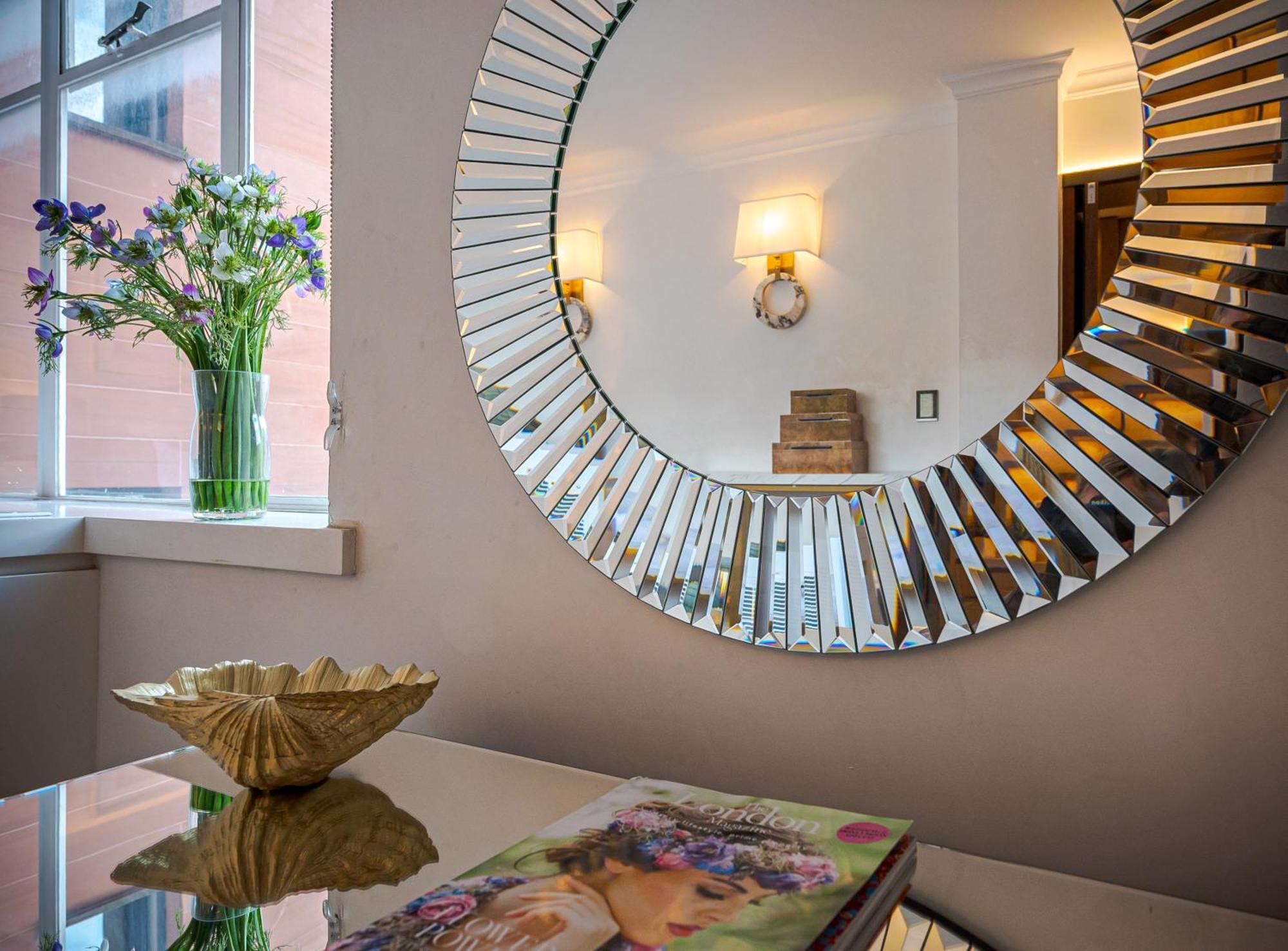 Modern Knightsbridge Apartment With Balcony Overlooking Harrods Prime Location Лондон Экстерьер фото